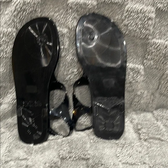 Michael Kors Black Strappy Sandals with T-Strap Design - Picture 4 of 4